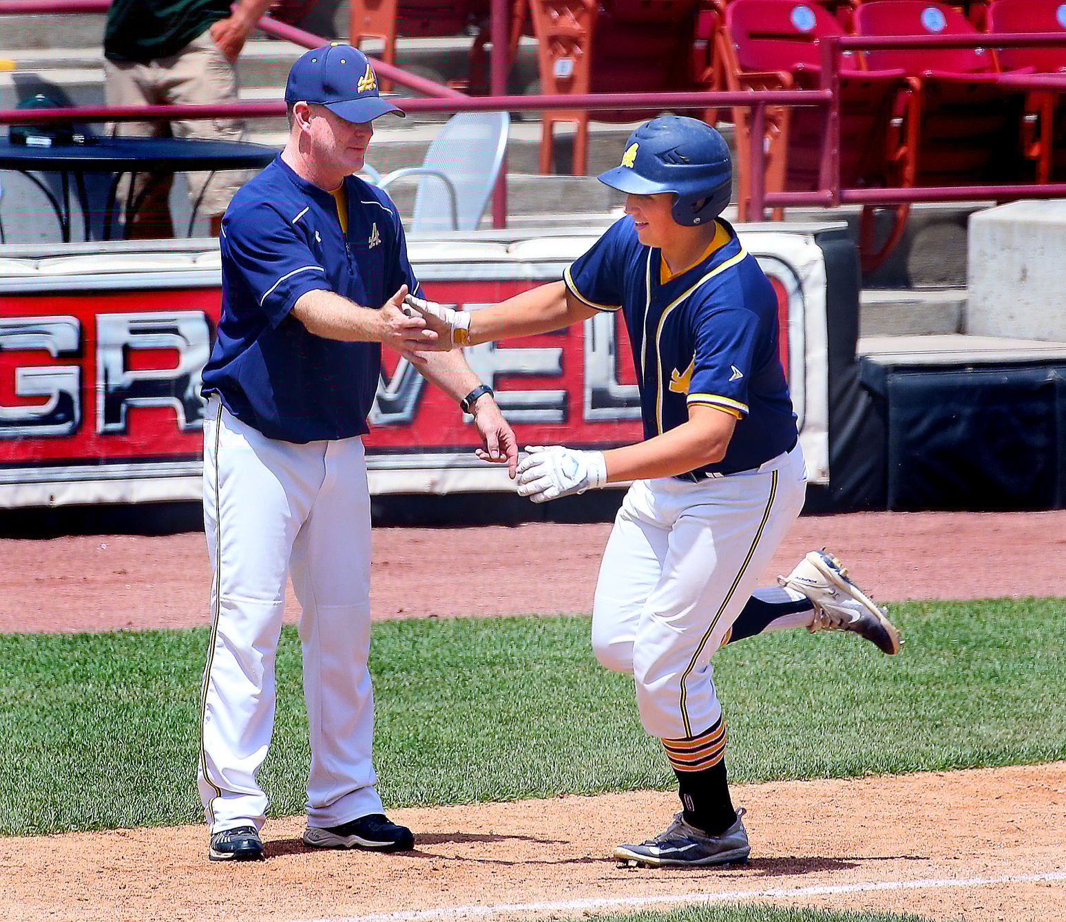 La Crosse Aquinas baseball team Division 3 state champs